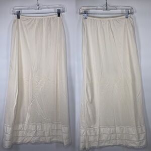 Aristrocraft By Superior Vintage Ivory Lace Trim Slip Size Small 37.5 Length